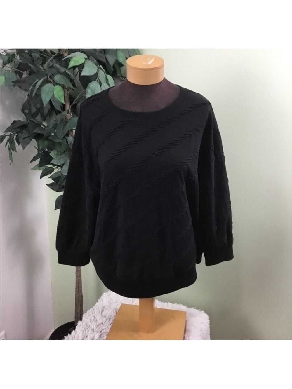 Simply Vera Vera Wang Large black textured sweatshirt